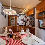 Pod Lipom Apartman