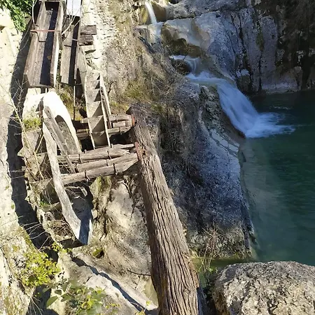 Pod Lipom Apartment *