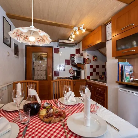 Pod Lipom Apartment