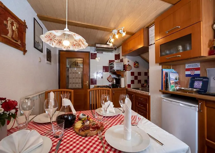 Pod Lipom Apartman